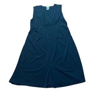 Old Navy women’s black maternity dress Size medium